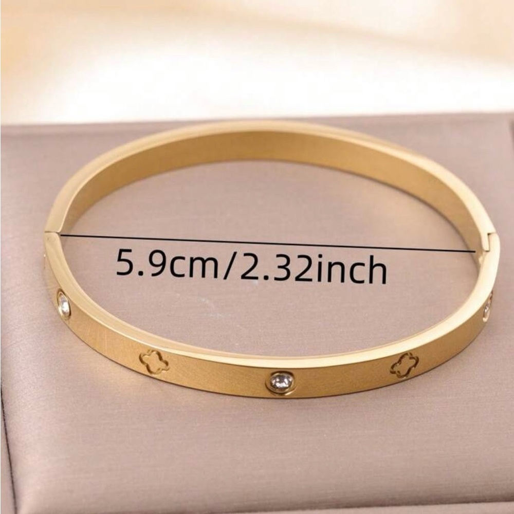 Elegant Gold Bangle Bracelet - Picture 5 of 5